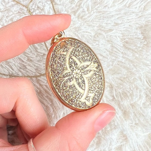 Gold Etched Necklace - Picture 3 of 6